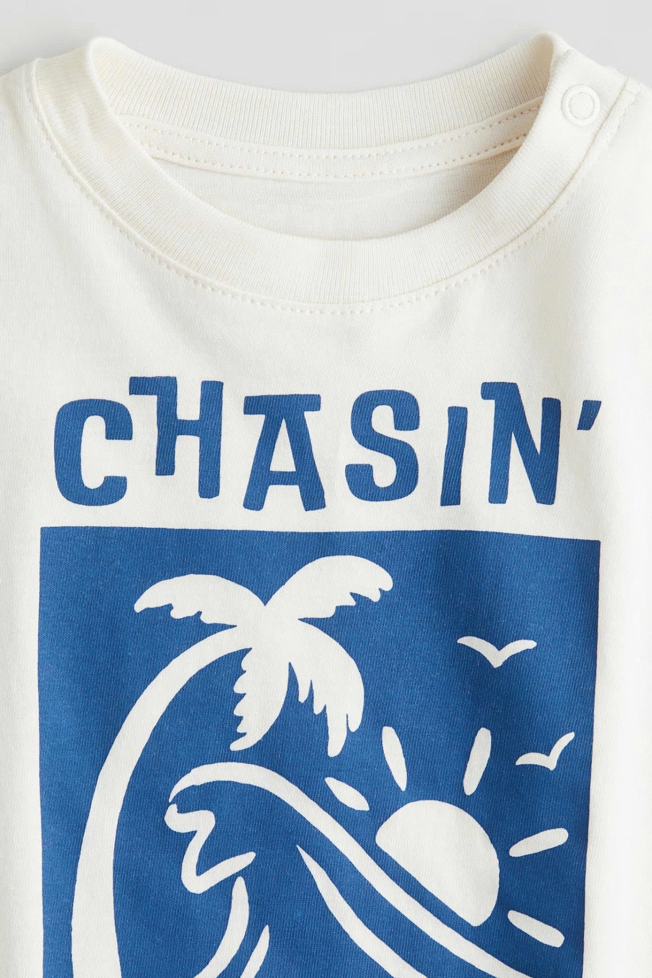 áo thun chasin màu trắng xanh cây dừa cho bé H&M 6m - 4y