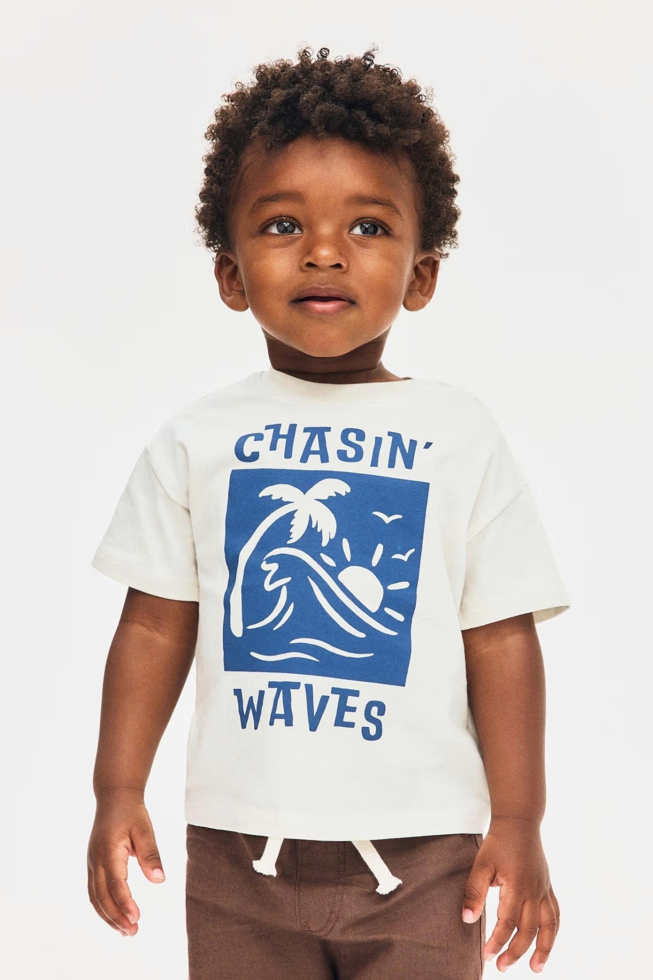 áo thun chasin màu trắng xanh cây dừa cho bé H&M 6m - 4y