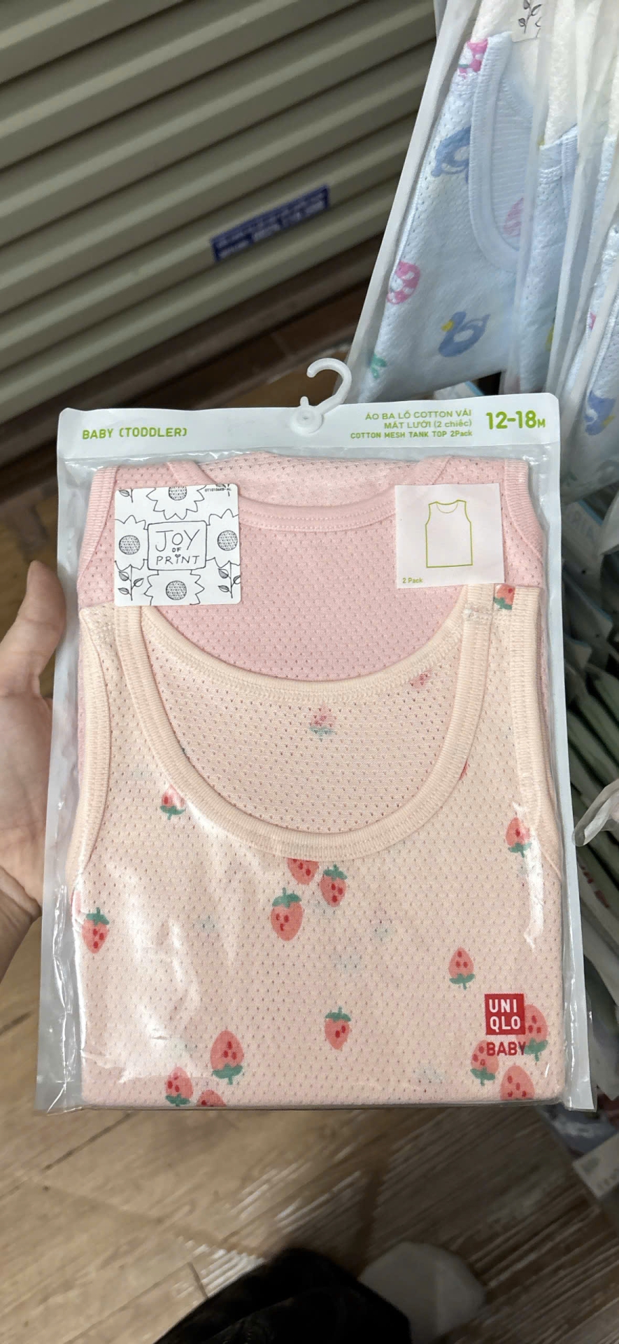 Set 2 áo ba lỗ dâu tây H&M